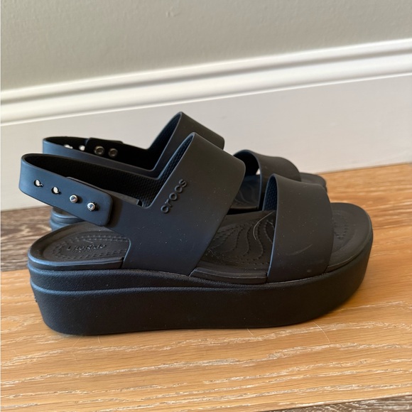 Crocs Brooklyn Women's black Slingback Wedge Sandals size 5 - Picture 2 of 8